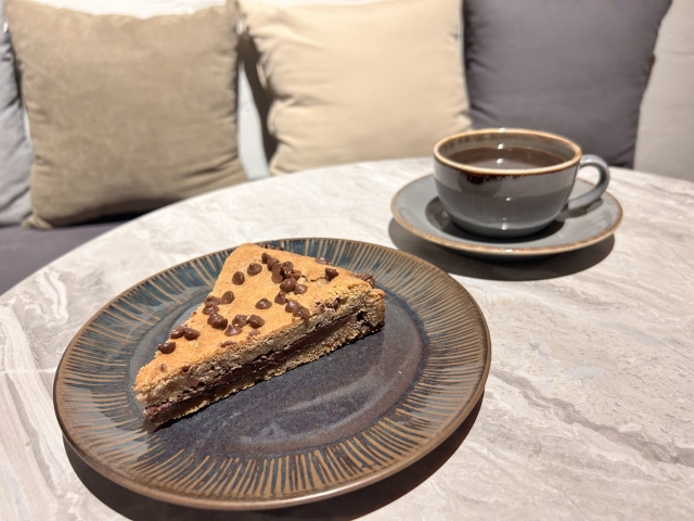 Tatlı Yanındaki Filtre Kahve